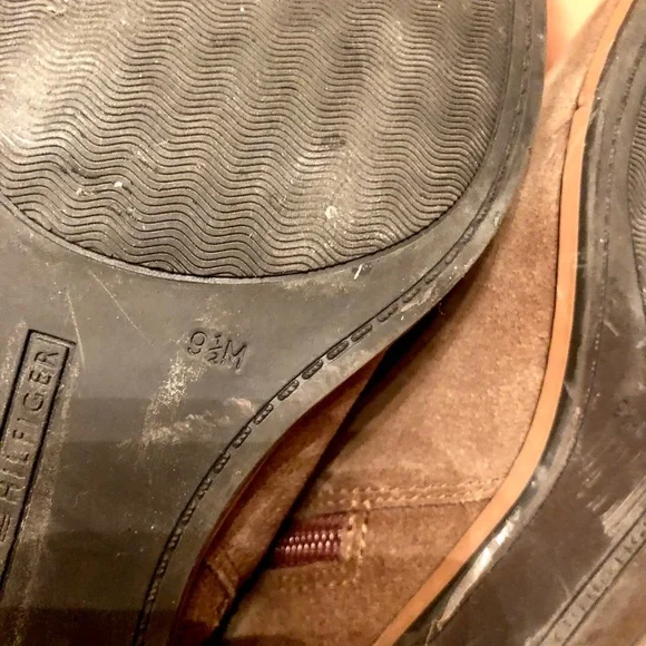 SOLD🔴 TOMMY Hilfiger brown or tan genuine leather (suede) booties size 9.5 - Picture 9 of 12